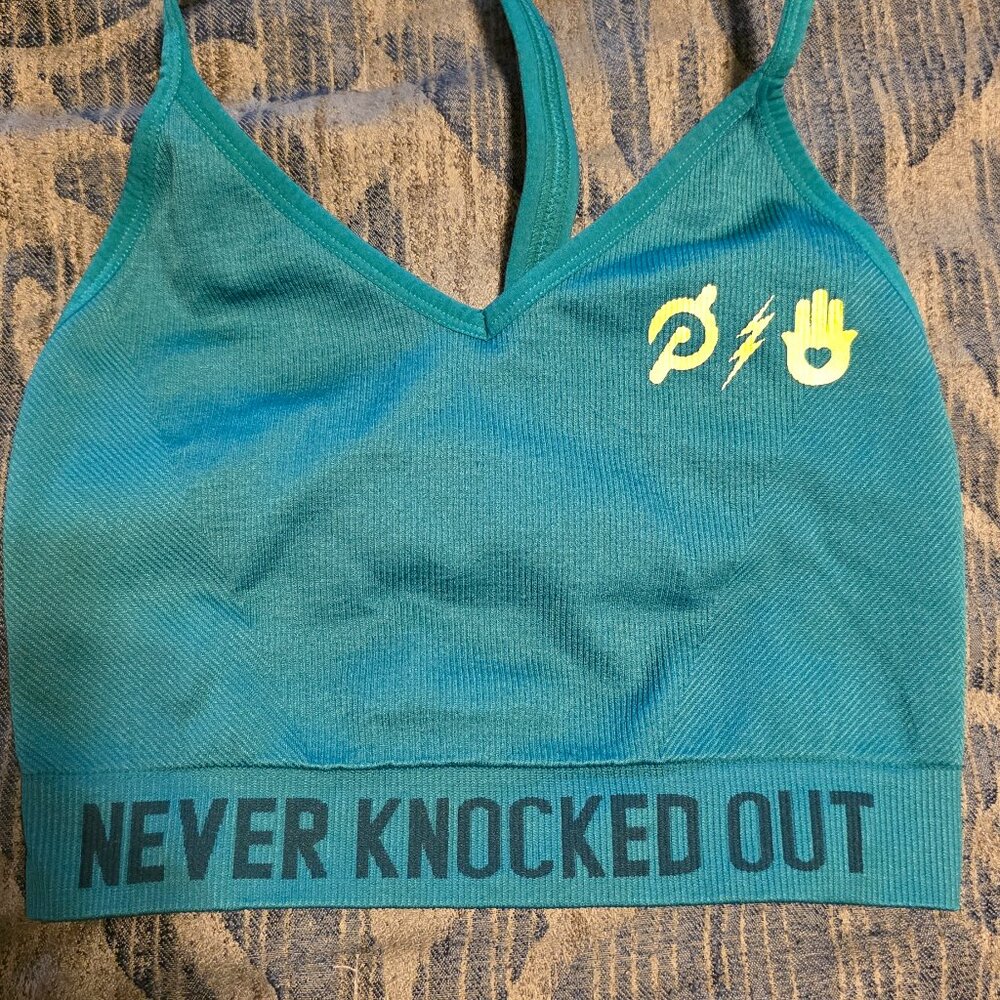 Green Never Knocked Out Top and Bottom